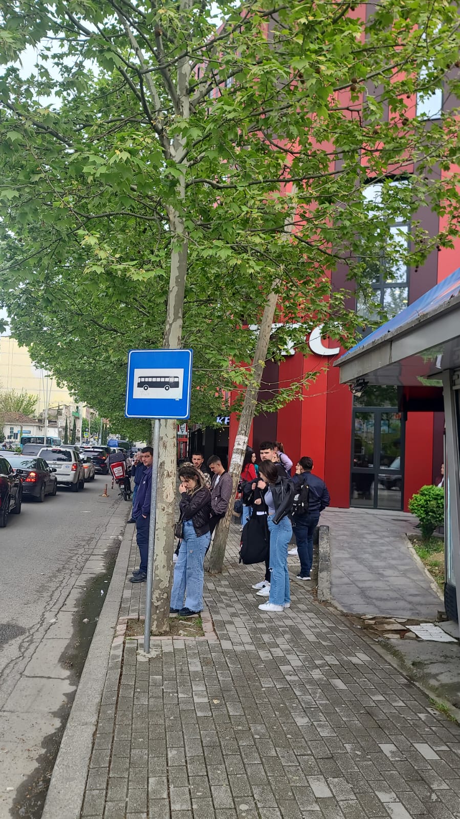 Stacioni i Autobusit te stacioni i Trenit, pranë Fakultetit Histori Filologjisë